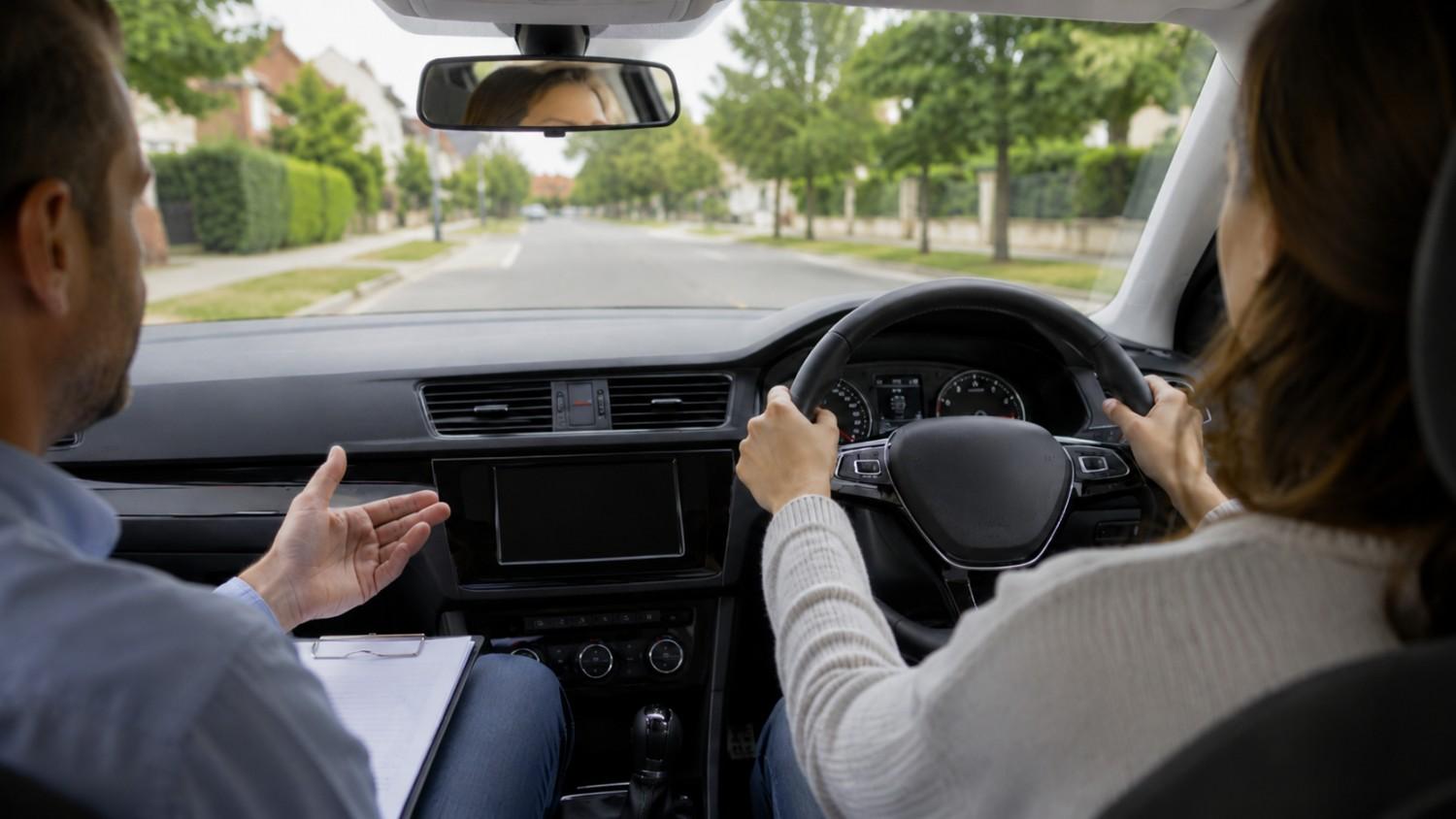 How to Hold Your Steering Wheel Correctly: A Guide for Learner Drivers